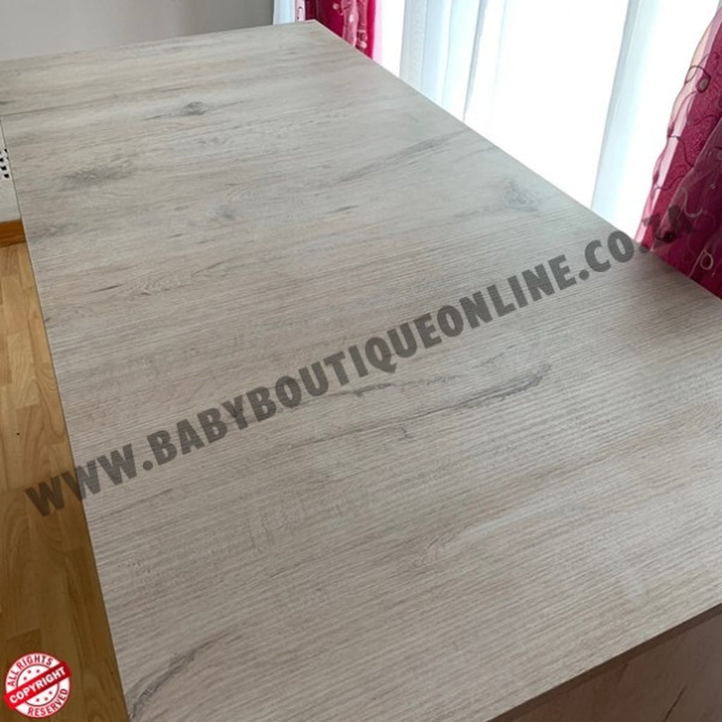 Wooden surface with 'www.babyboutiqueonline.com' branding.