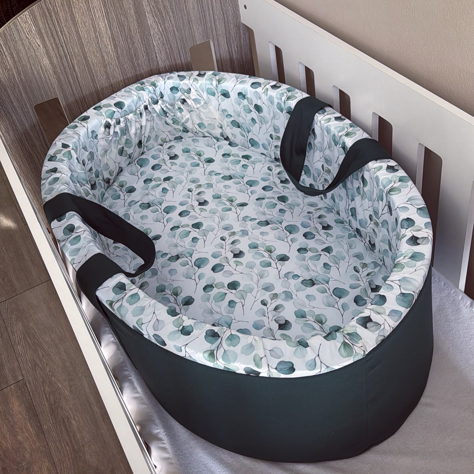 Carry Cot - Eucalyptus Leaf 02