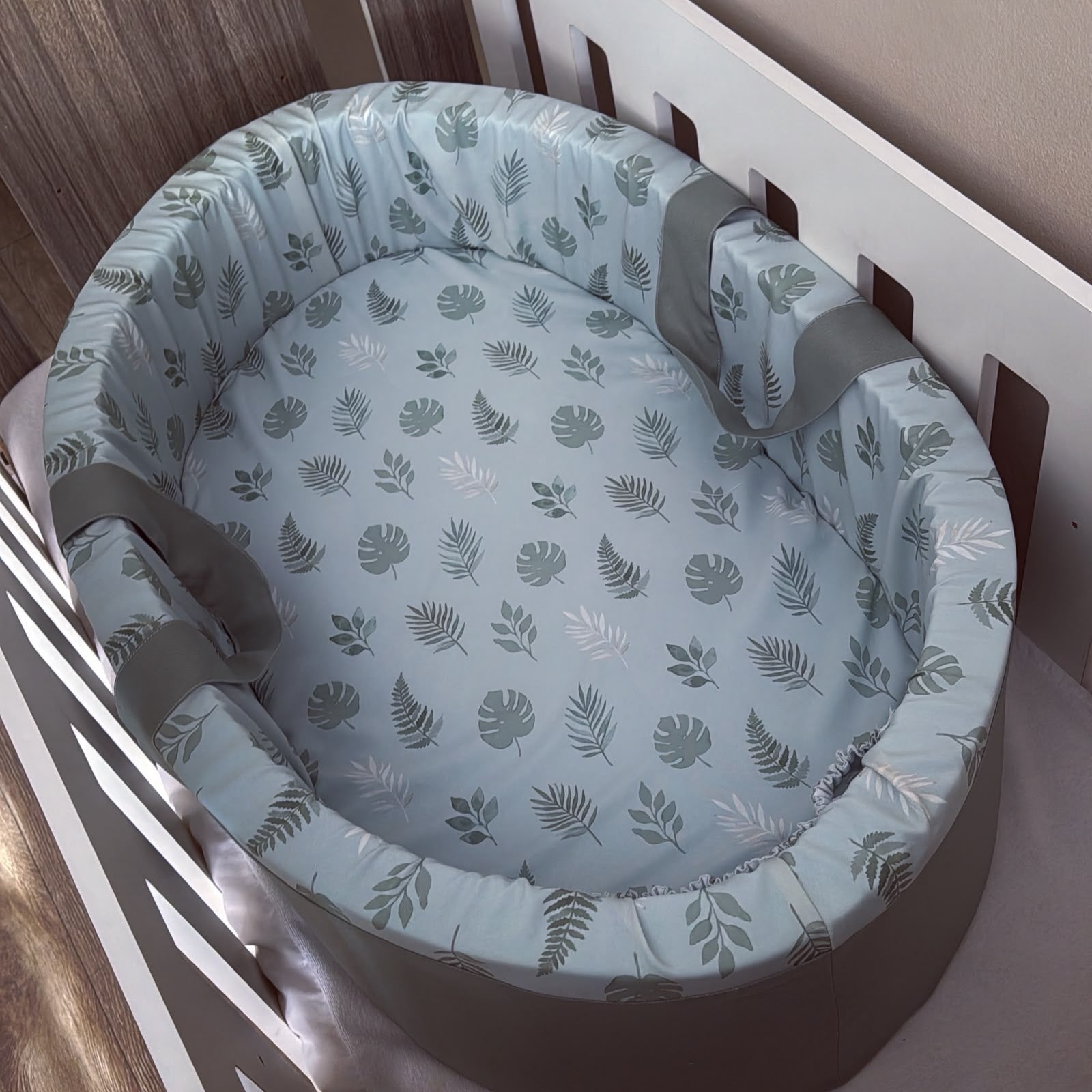 Carry Cot - Leaf 07